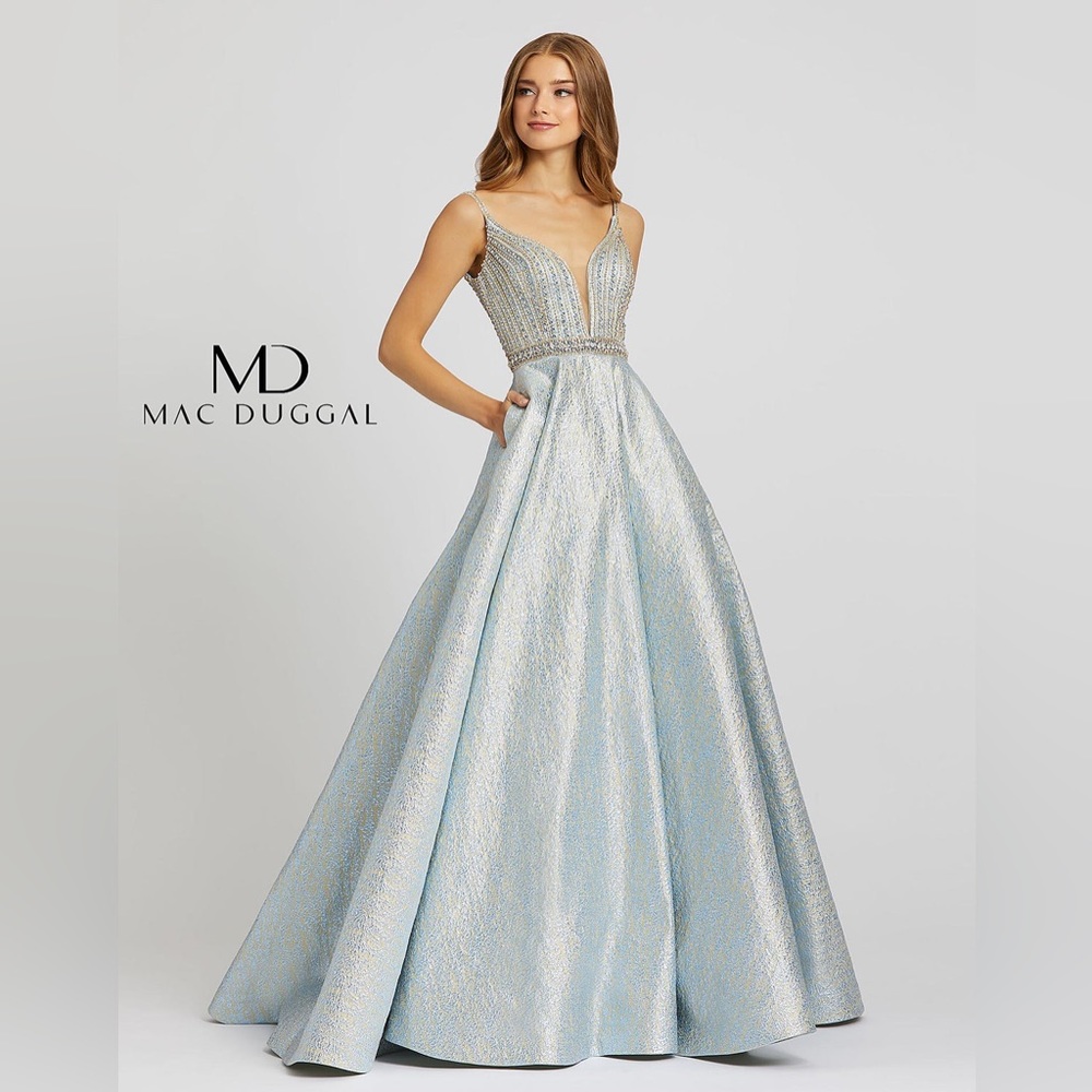Mac Duggal V-Neck Sleeveless Beaded Metallic Novelty Ball Gown - Size 8
